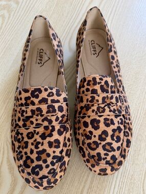 Cliffs by WHITE MOUNTAIN Leopard Print Penny Loafers - Tan & Black